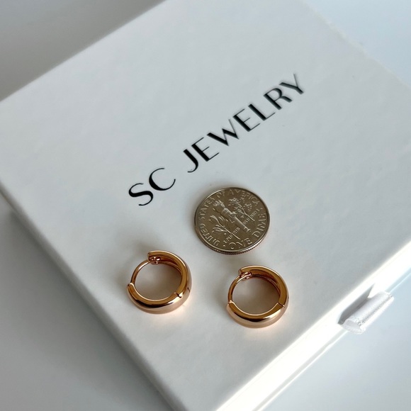 Thick Hoop Earrings 18k Gold Tiny Luxury Jewelry - Picture 5 of 5